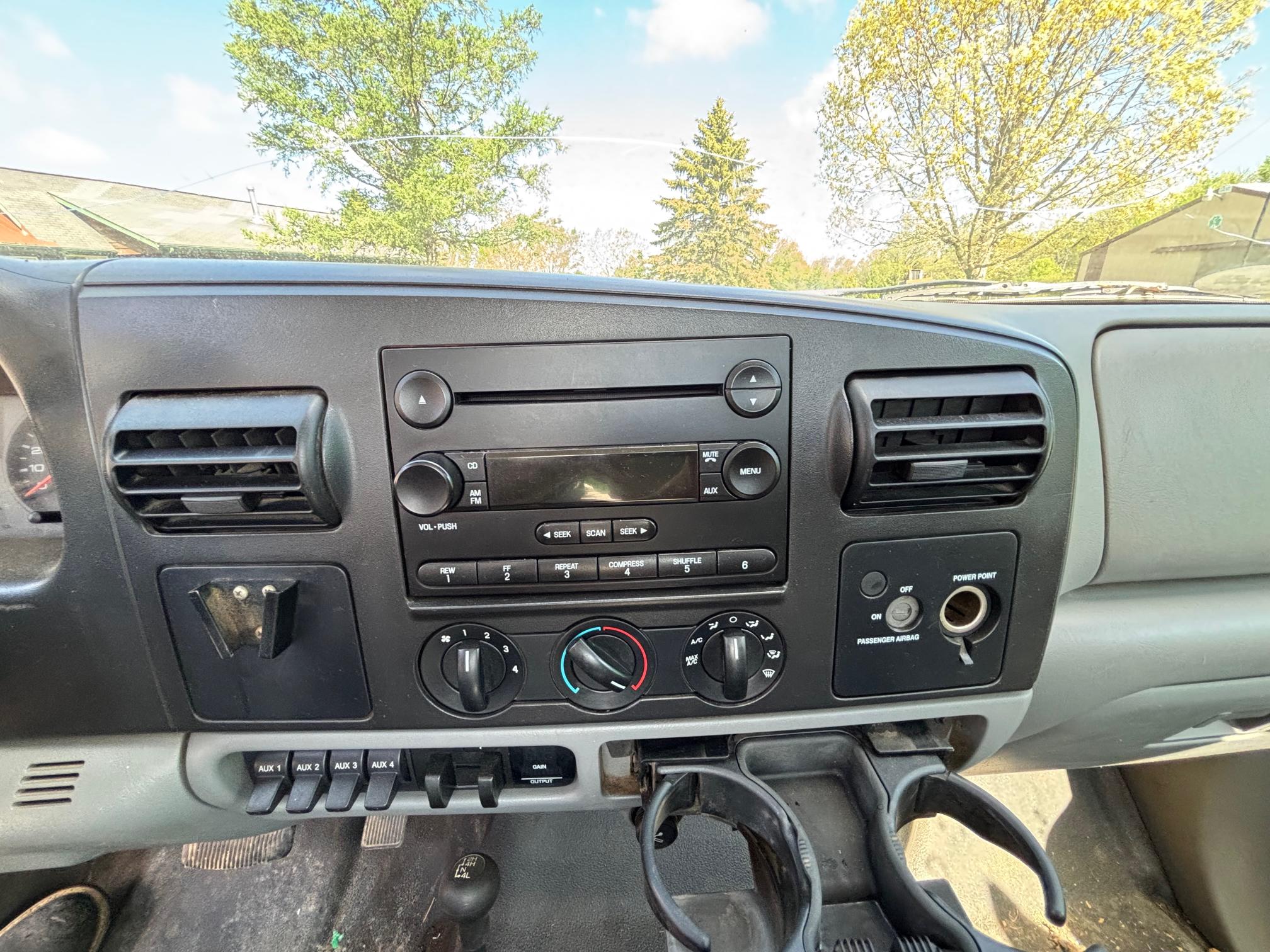 2005 FORD F350 - Image 13